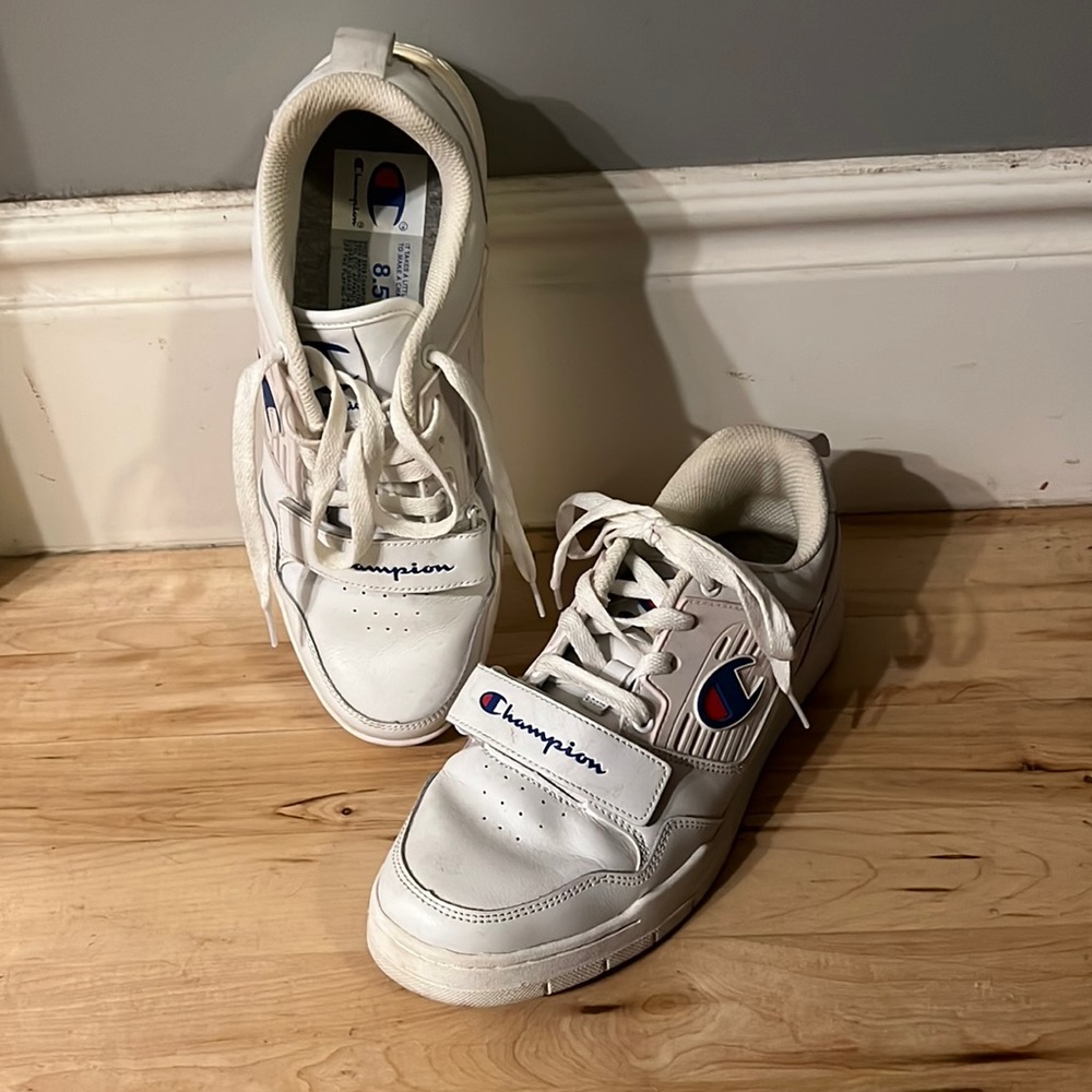 Men’s size 8.5 Women’s size 10